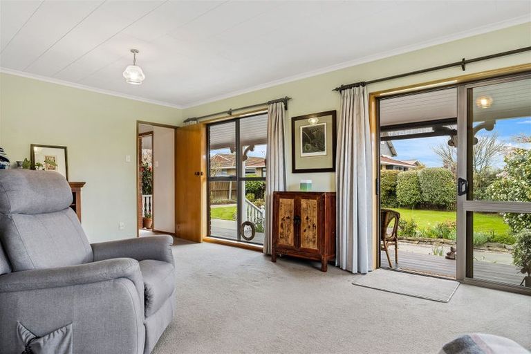 Photo of property in 9 Sawtell Place, Northcote, Christchurch, 8052