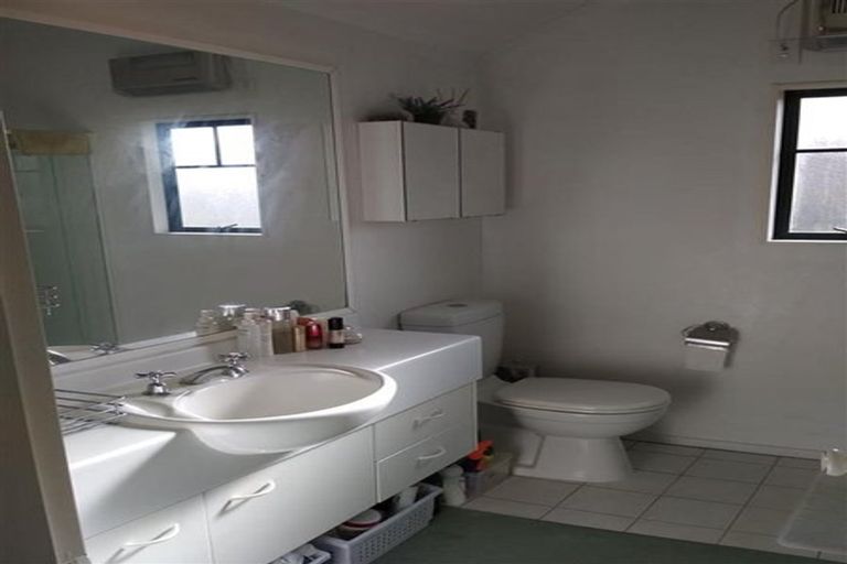 Photo of property in 20 Derry Hill, Churton Park, Wellington, 6037