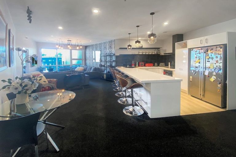 Photo of property in Stadium Garden Flats, 319/107 Thorndon Quay, Pipitea, Wellington, 6011