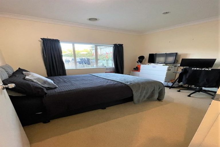 Photo of property in 211 Westchester Drive, Churton Park, Wellington, 6037