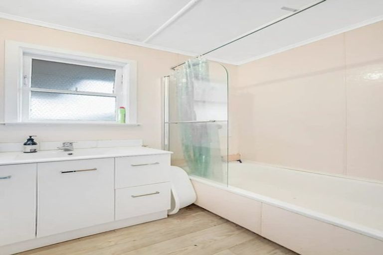 Photo of property in 5 Corsair Crescent, Mangere, Auckland, 2022