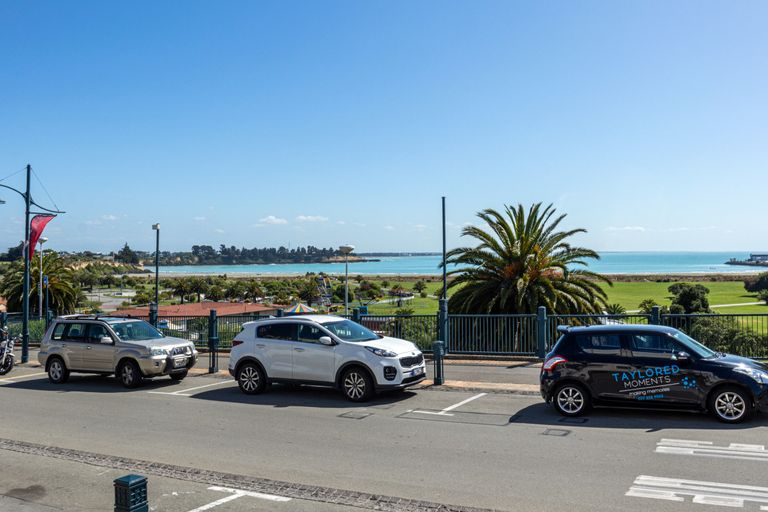 Photo of property in 1-12/48 The Bay Hill, Timaru, 7910