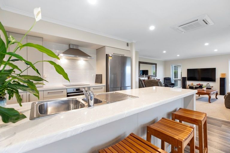 Photo of property in 2 Dayna Avenue, Ohauiti, Tauranga, 3112