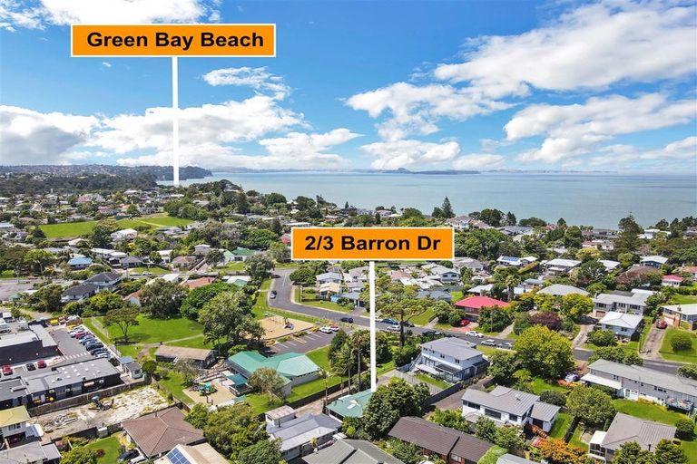 Photo of property in 2/3 Barron Drive, Green Bay, Auckland, 0604