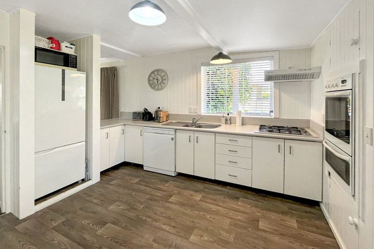 Photo of property in 8 Norwich Place, Awapuni, Palmerston North, 4412