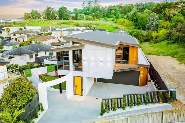 Photo of property in 31 Dunvegan Rise, East Tamaki Heights, Auckland, 2016