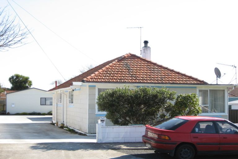 Photo of property in 48 Lismore Street, Merrilands, New Plymouth, 4312
