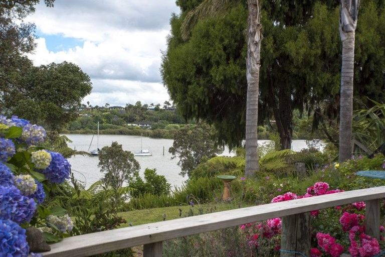 Photo of property in 137a Skudders Beach Road, Kerikeri, 0294
