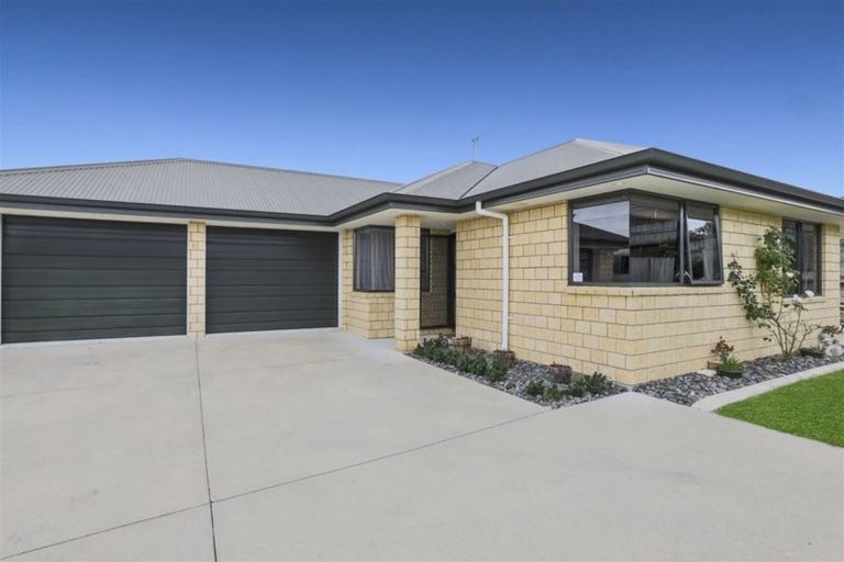 Photo of property in 8 Eliza Place, Grandview Heights, Hamilton, 3200