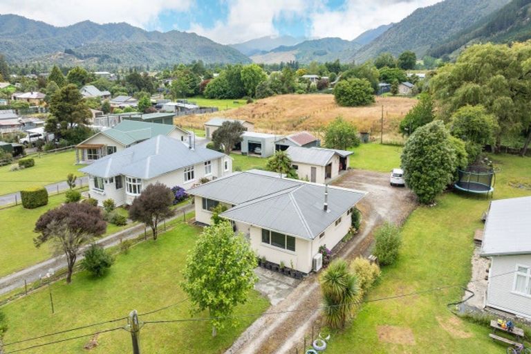 Photo of property in 153 Fairfax Street, Murchison, 7007