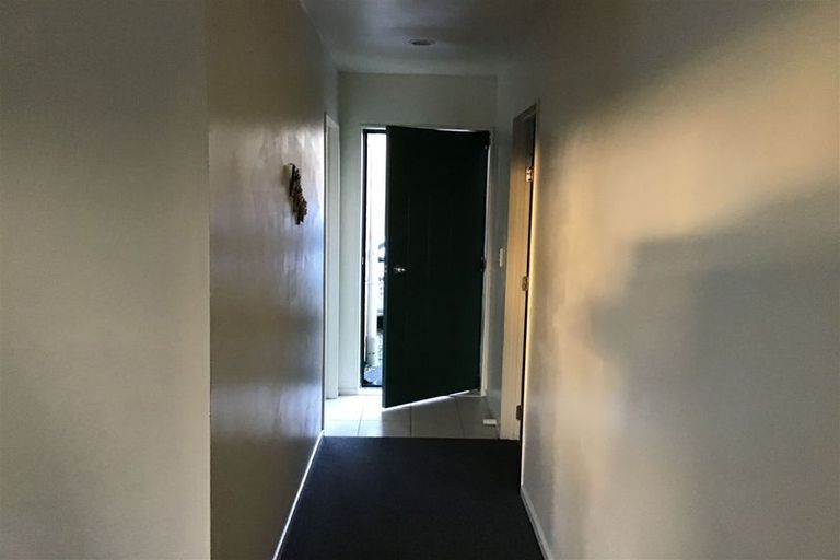 Photo of property in 36 Woodbank Drive, Glen Eden, Auckland, 0602