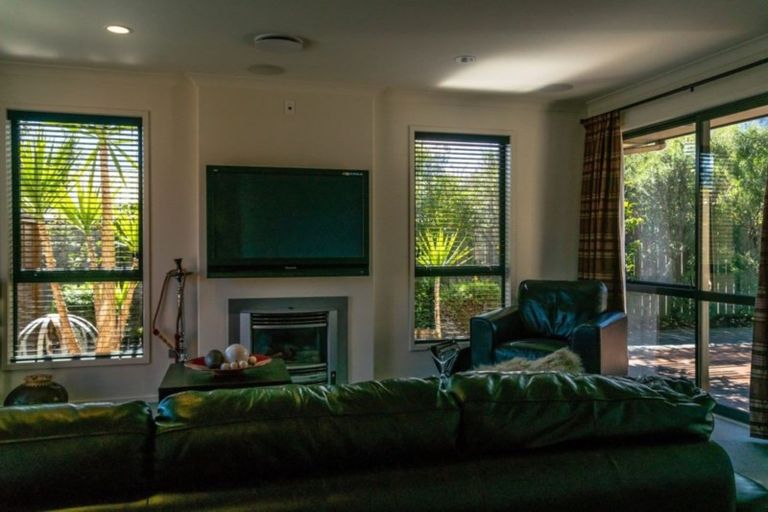 Photo of property in 15 Weka Place, Picton, 7220