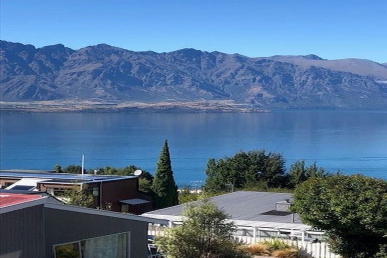 Photo of property in 60b Wynyard Crescent, Fernhill, Queenstown, 9300