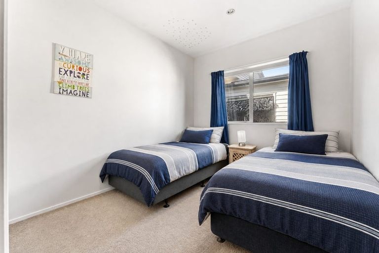 Photo of property in 33 Kaipuke Crescent, Gulf Harbour, Whangaparaoa, 0930