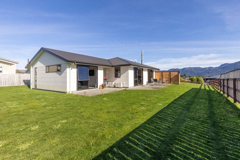 Photo of property in 5 Mcdonald Place, Collingwood, 7073