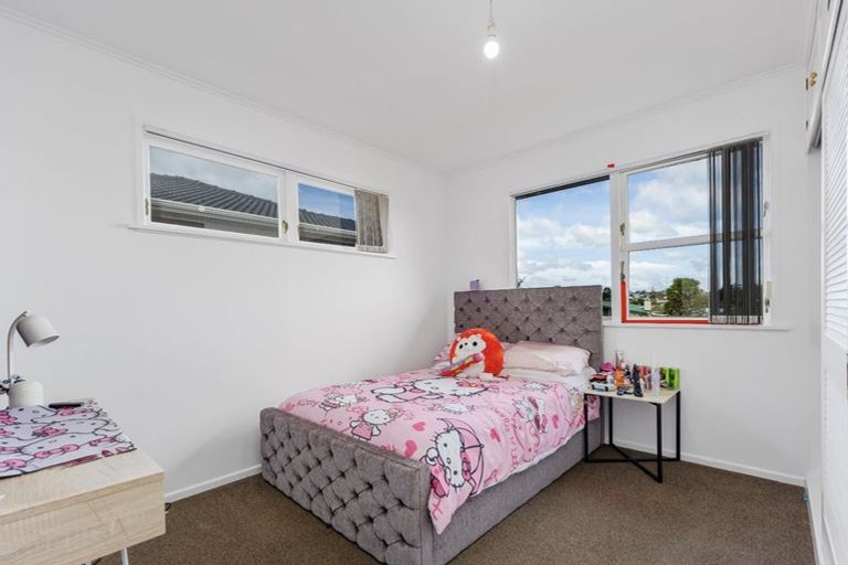 Photo of property in 9 Grimshaw Place, Henderson, Auckland, 0612