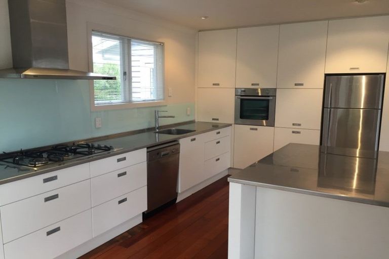 Photo of property in 48 Doralto Road, Frankleigh Park, New Plymouth, 4310
