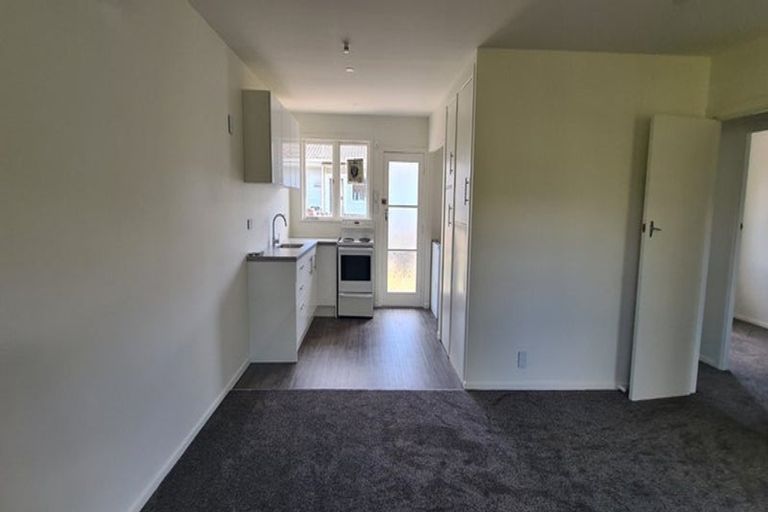 Photo of property in 4/215 Swanson Road, Henderson, Auckland, 0610