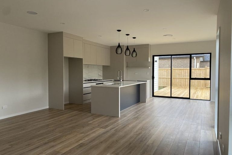 Photo of property in 28 Holcroft Street, Papakura, 2110