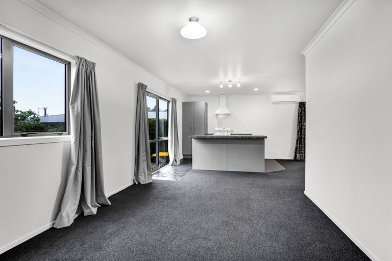 Photo of property in 15b Queens Road, Glen Avon, New Plymouth, 4312