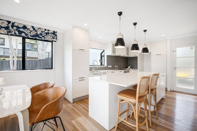 Photo of property in 1/7 Leiden Place, Totara Vale, Auckland, 0629