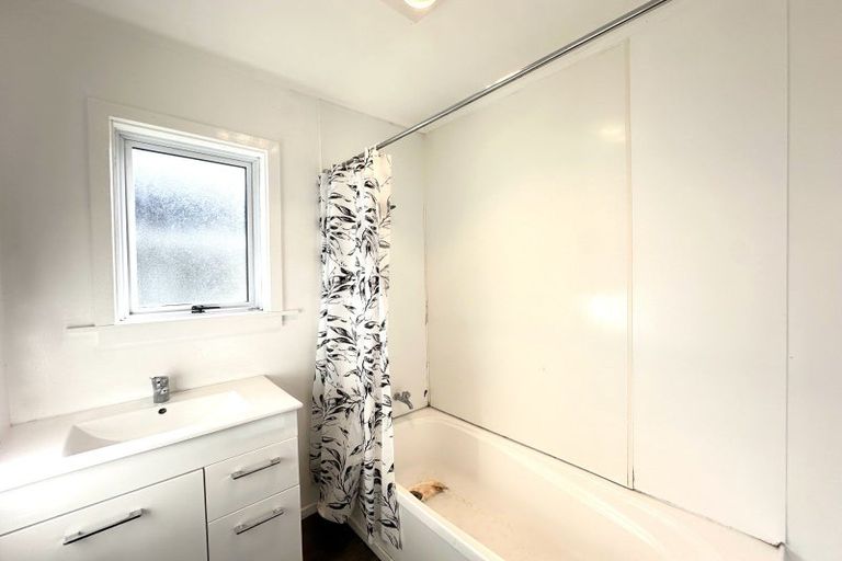 Photo of property in 90 Centennial Avenue, Waitara, 4320