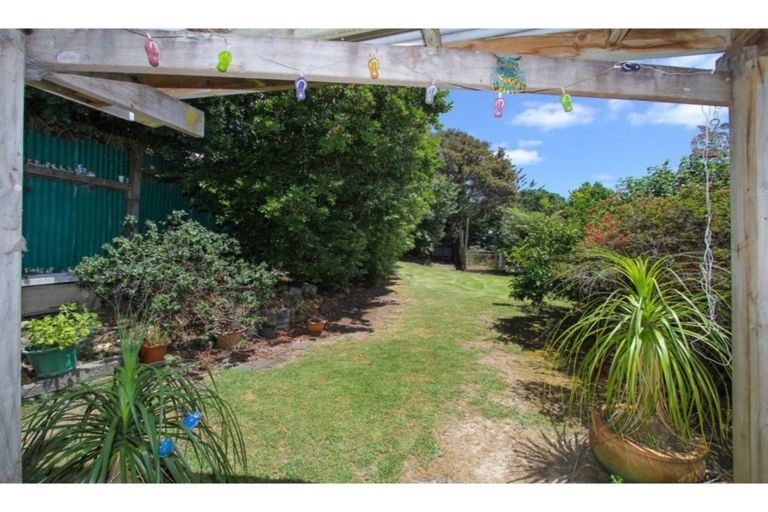 Photo of property in 22 Zingaro Place, Massey, Auckland, 0614