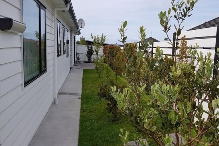 Photo of property in 8 Stace Hopper Drive, One Tree Point, 0118