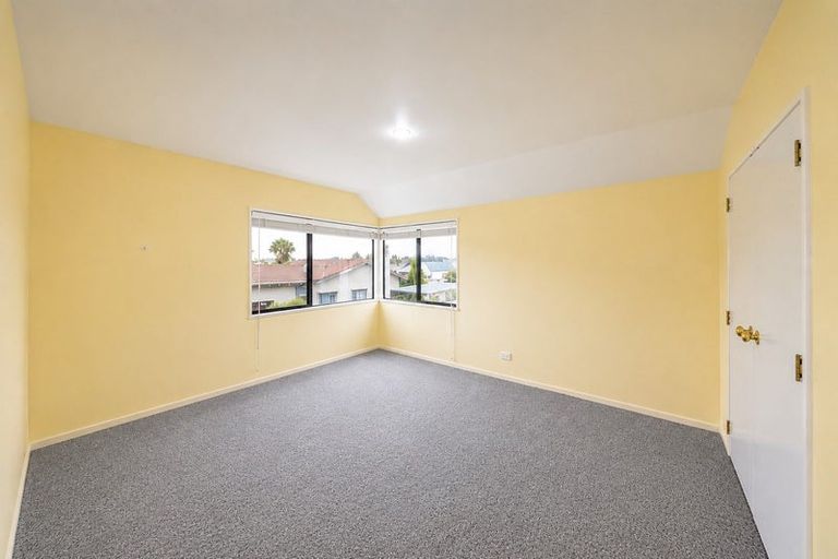Photo of property in 32 Stewart Crescent, Hokowhitu, Palmerston North, 4410