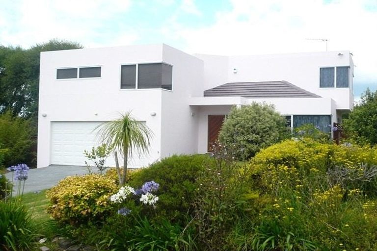 Photo of property in 60 Lagoon Way, West Harbour, Auckland, 0618