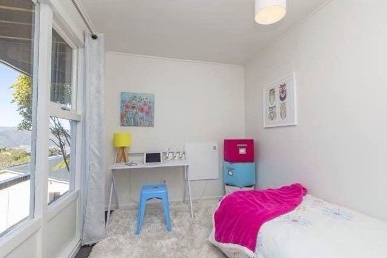 Photo of property in 171 Miromiro Road, Normandale, Lower Hutt, 5010