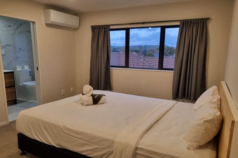 Photo of property in 49b Riverton Drive, Randwick Park, Auckland, 2105