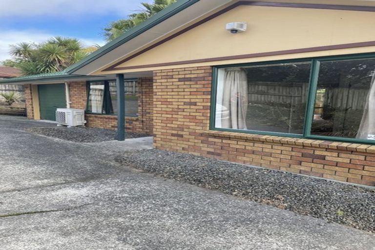Photo of property in 31 Broadfield Street, Massey, Auckland, 0614