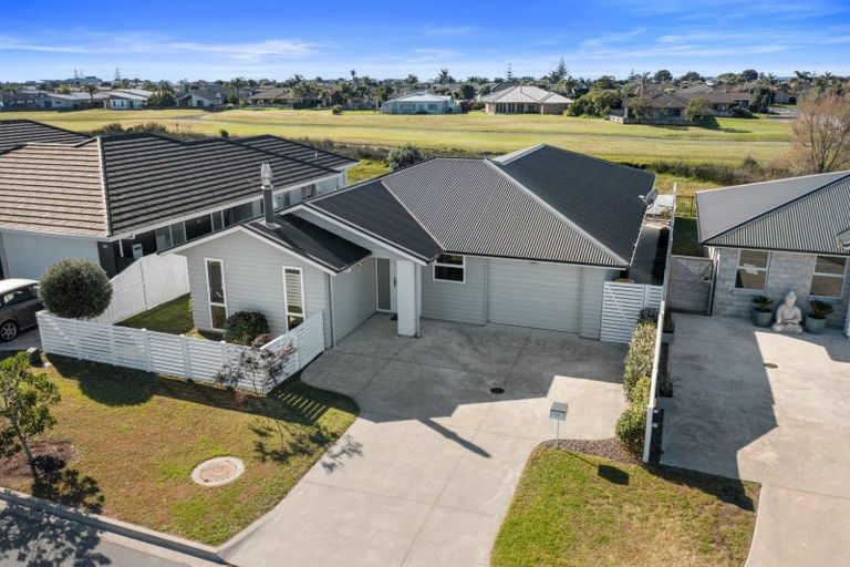 Photo of property in 69 Harding Drive, Papamoa Beach, Papamoa, 3118
