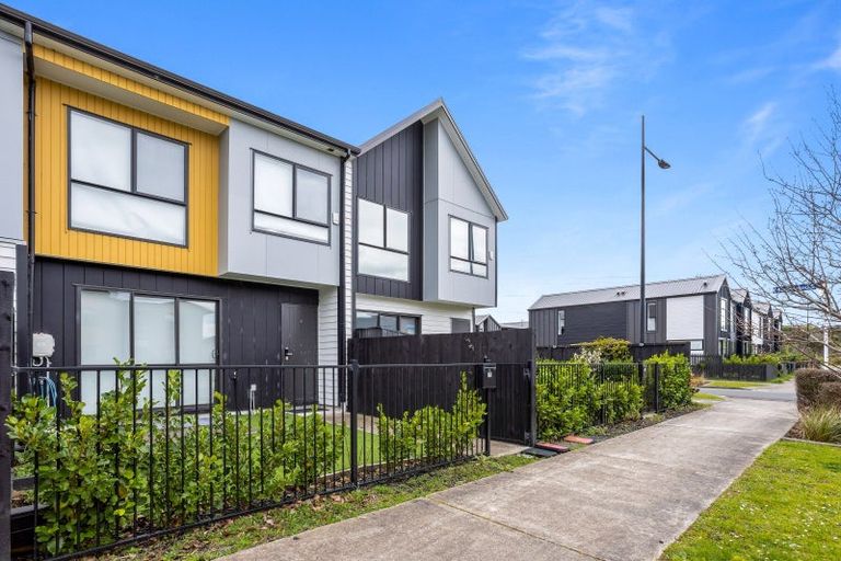 Photo of property in 75 Papatupu Way, Kumeu, 0810