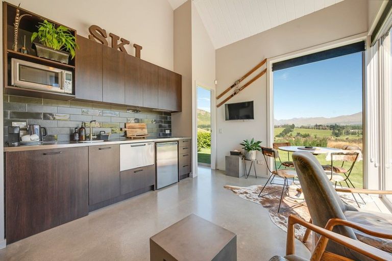 Photo of property in 92 Threepwood Road, Lake Hayes, Queenstown, 9371