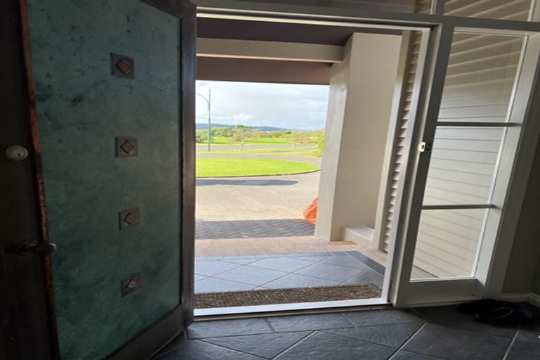 Photo of property in 3 Onemana Way, Te Atatu Peninsula, Auckland, 0610