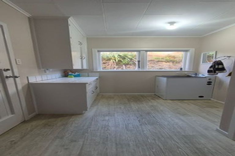 Photo of property in 11 Miles Crescent, Newlands, Wellington, 6037