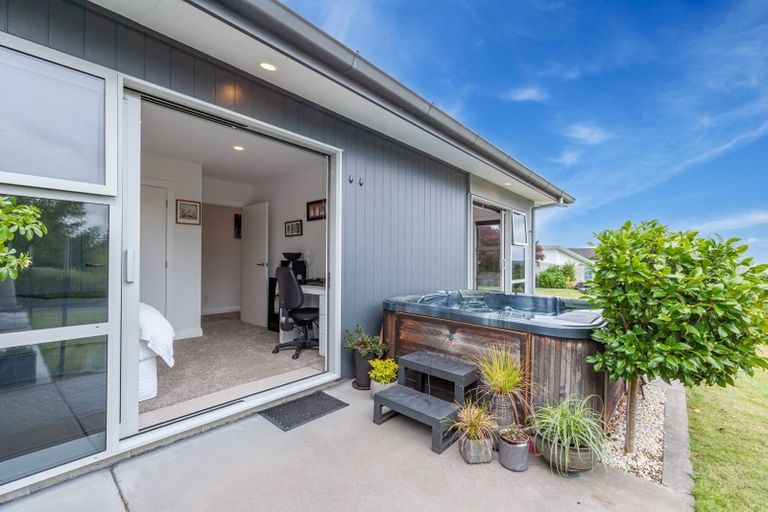 Photo of property in 31 Magnolia Rise, Waipahihi, Taupo, 3330