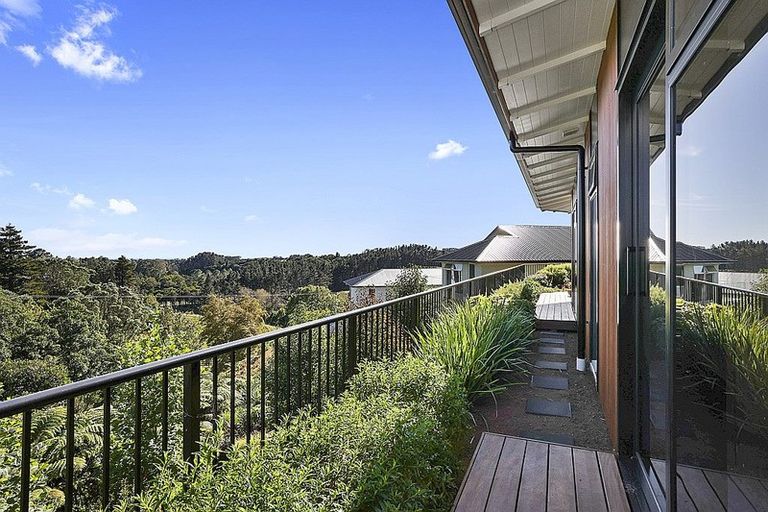 Photo of property in 17 Manurau Crescent, Merrilands, New Plymouth, 4312