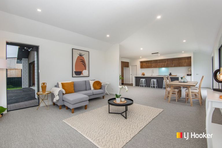 Photo of property in 44 Constitution Avenue, Milton, 9220