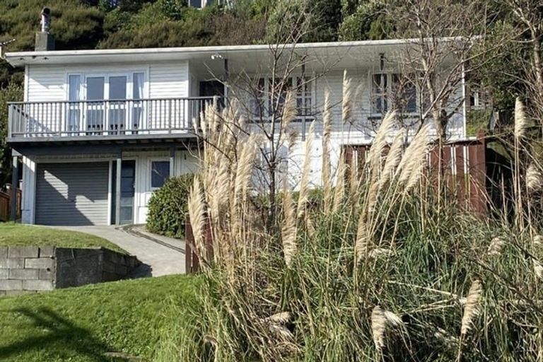 Photo of property in 28 Papakowhai Road, Papakowhai, Porirua, 5024