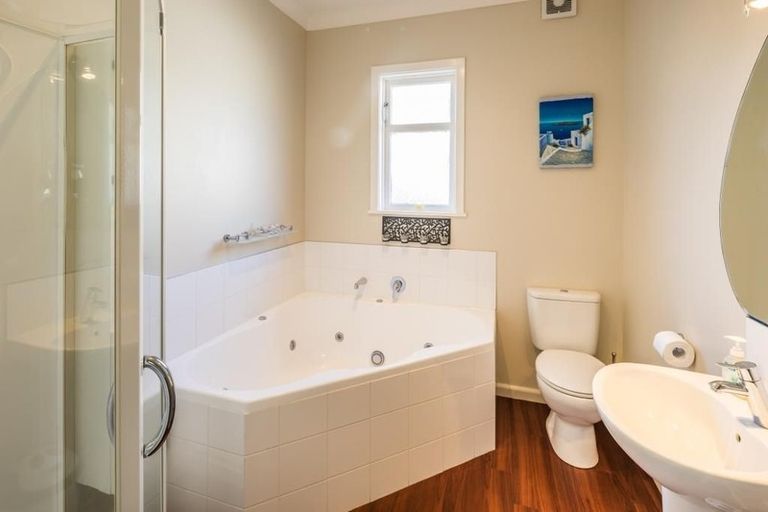 Photo of property in 41 Saint Ronans Avenue, Waterloo, Lower Hutt, 5011