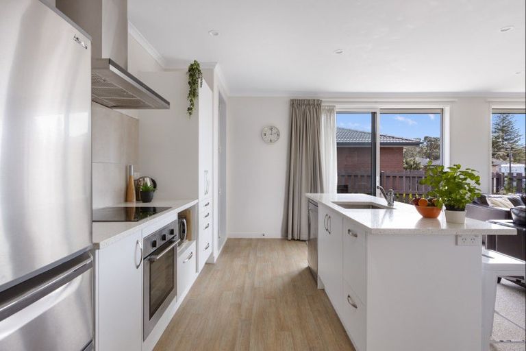 Photo of property in 28a Elizabeth Street, Orewa, 0931