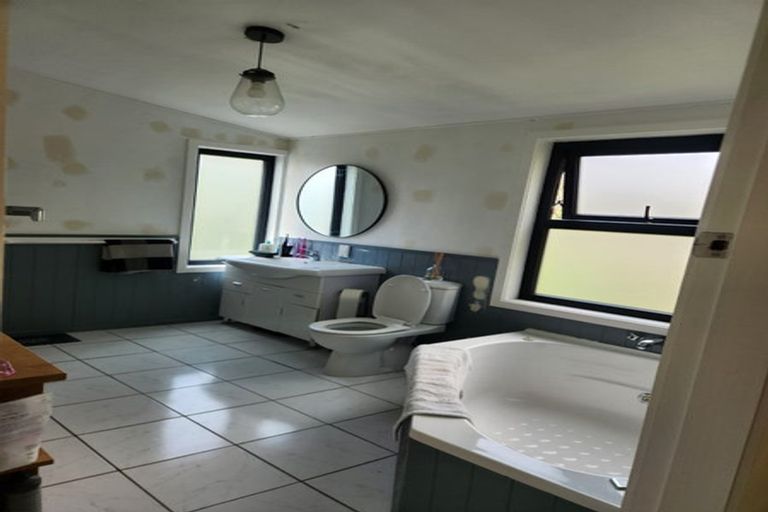 Photo of property in 6a Elmslie Road, Pinehaven, Upper Hutt, 5019