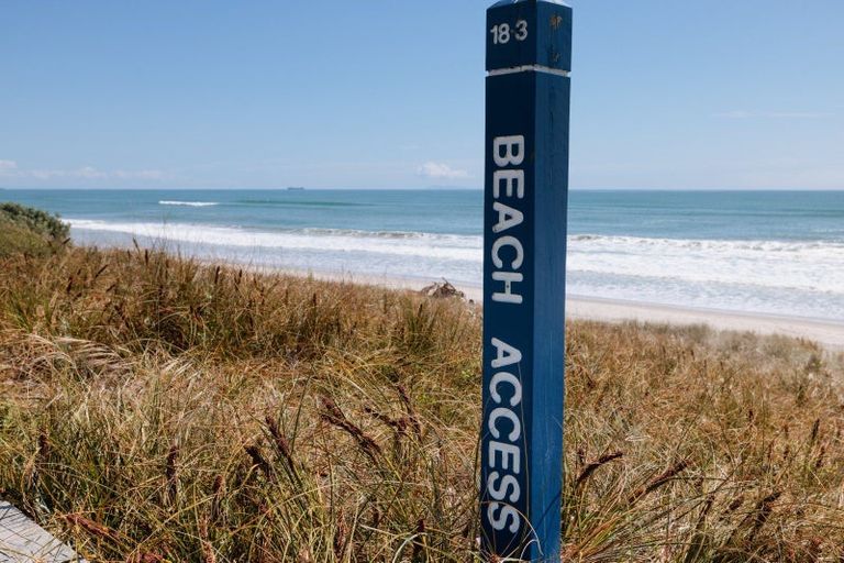 Photo of property in 128b Karewa Parade, Papamoa Beach, Papamoa, 3118