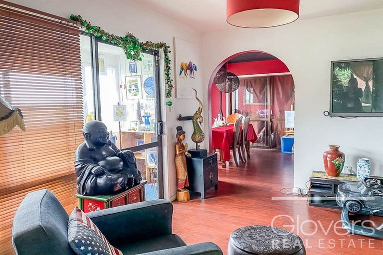 Photo of property in 1/4219 Great North Road, Glendene, Auckland, 0602