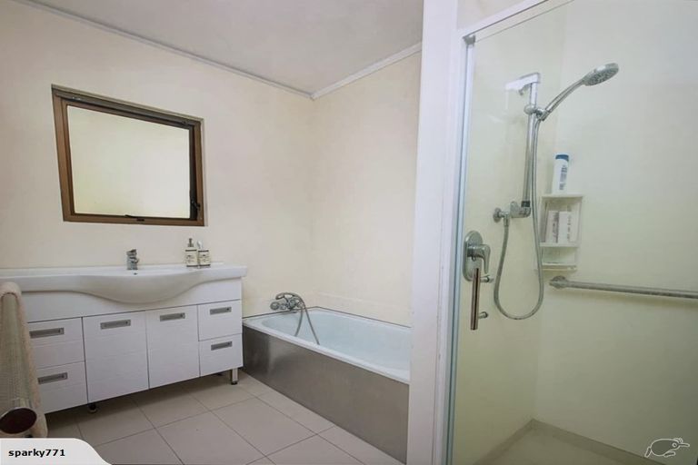 Photo of property in 2/146 Queen Street, Pukekohe, 2120