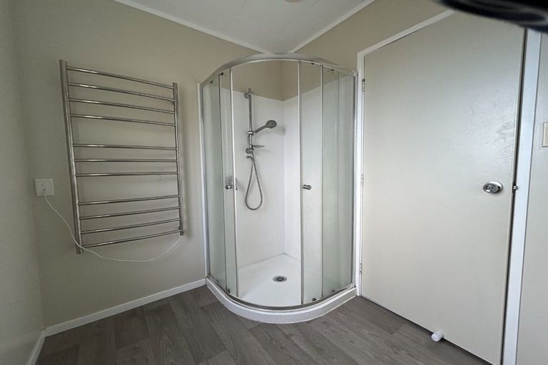 Photo of property in 2/8 Senecio Place, Weymouth, Auckland, 2103