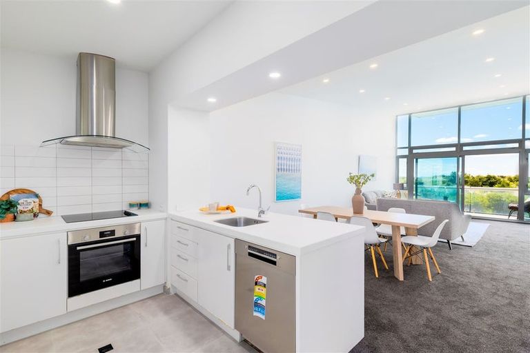 Photo of property in 11/272 Marine Parade, New Brighton, Christchurch, 8061